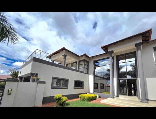 5 BEDROOM FREEHOLD FOR SALE IN WATERBERRY COUNTRY ESTATE